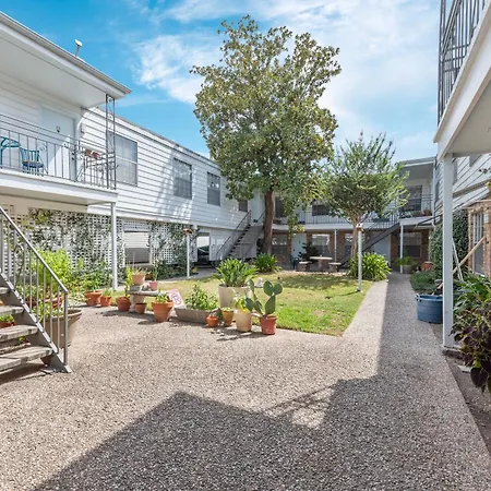 Cozy Studio Escape Near Montrose Houston Exterior photo